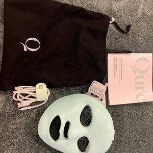 Qure LED therapy facial mask ! Brand new.